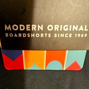 NWT QUICK SILVER BOARD SHORTS. BLACK 33 X 21